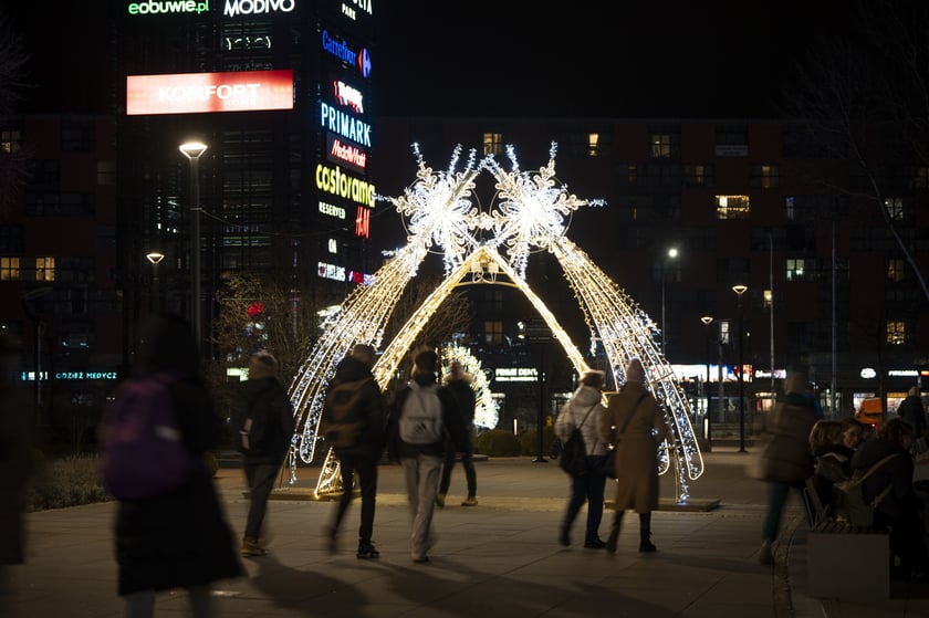 Świąteczne iluminacje we Wrocławiu, okolice CH Magnolia